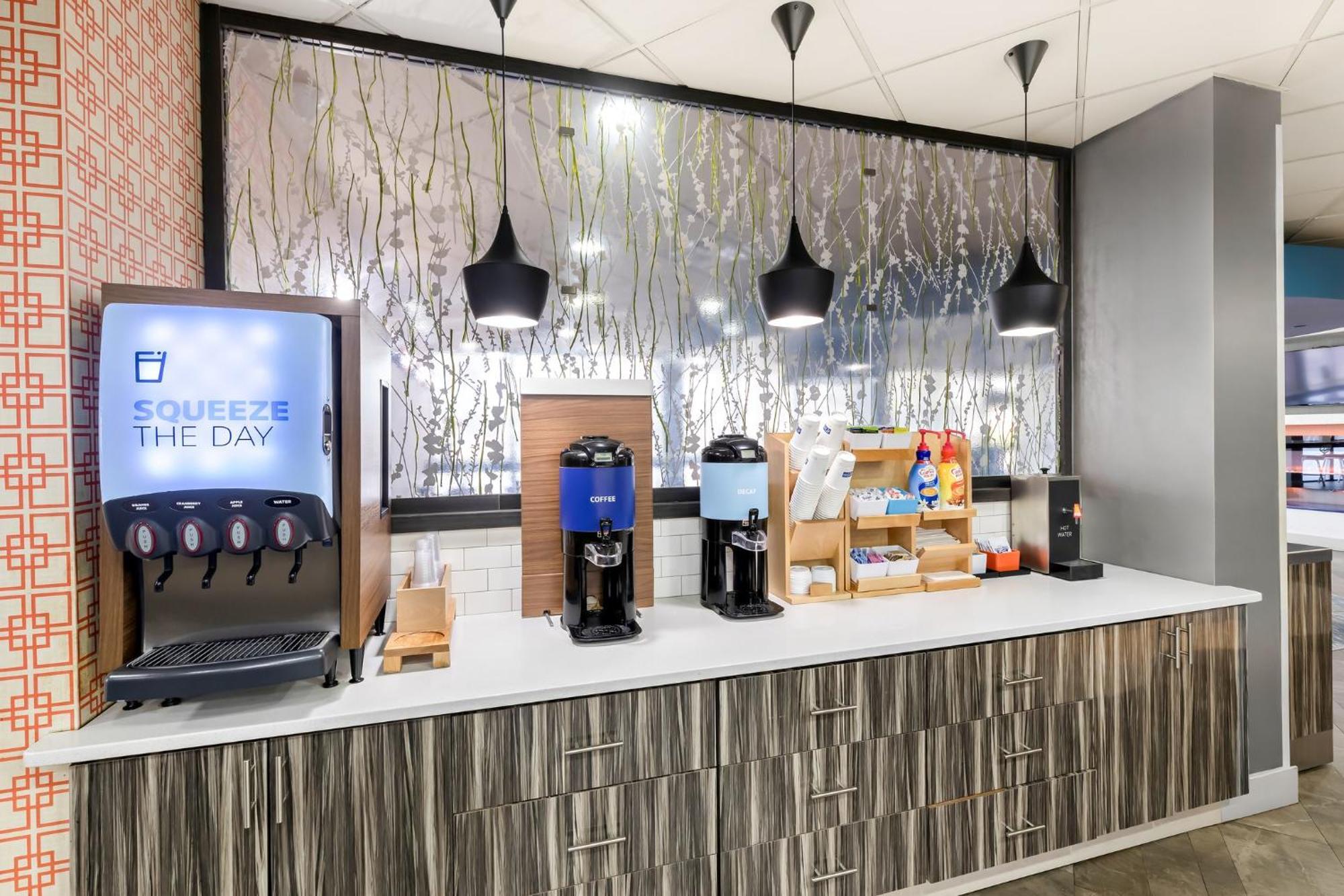 Holiday Inn Express Atlanta Galleria-Ballpark Area By Ihg Smyrna Exterior photo