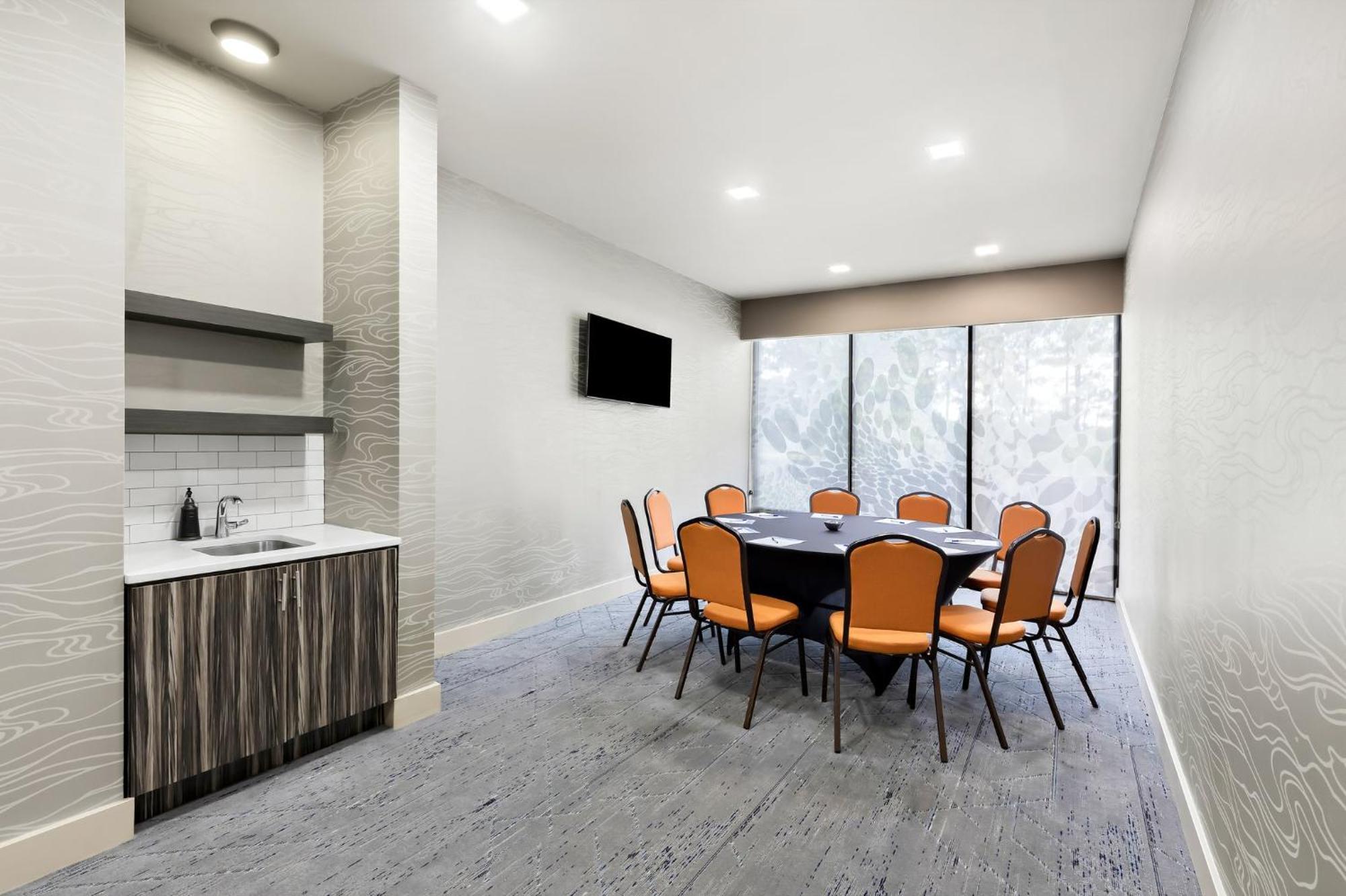 Holiday Inn Express Atlanta Galleria-Ballpark Area By Ihg Smyrna Exterior photo