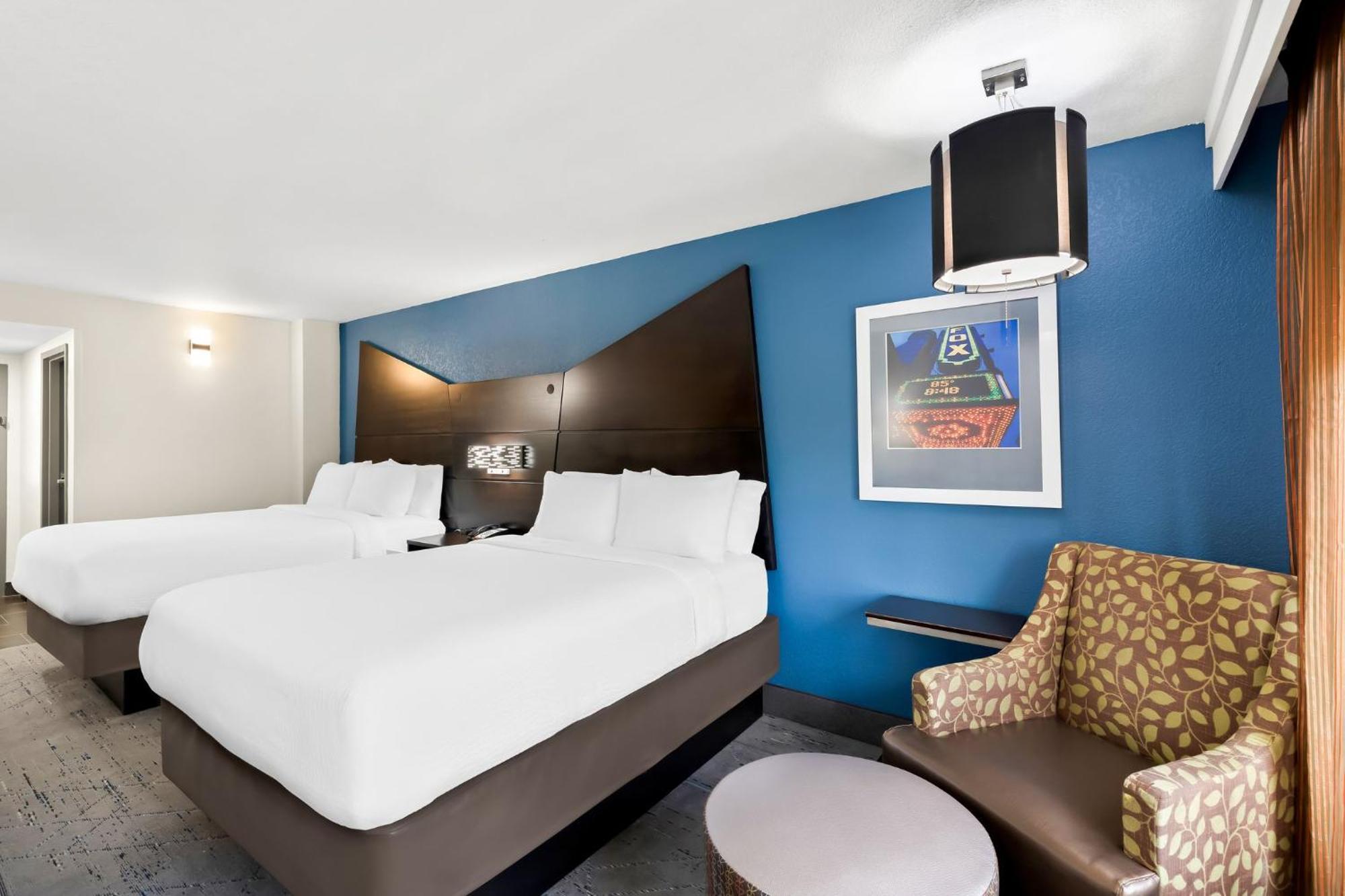 Holiday Inn Express Atlanta Galleria-Ballpark Area By Ihg Smyrna Exterior photo