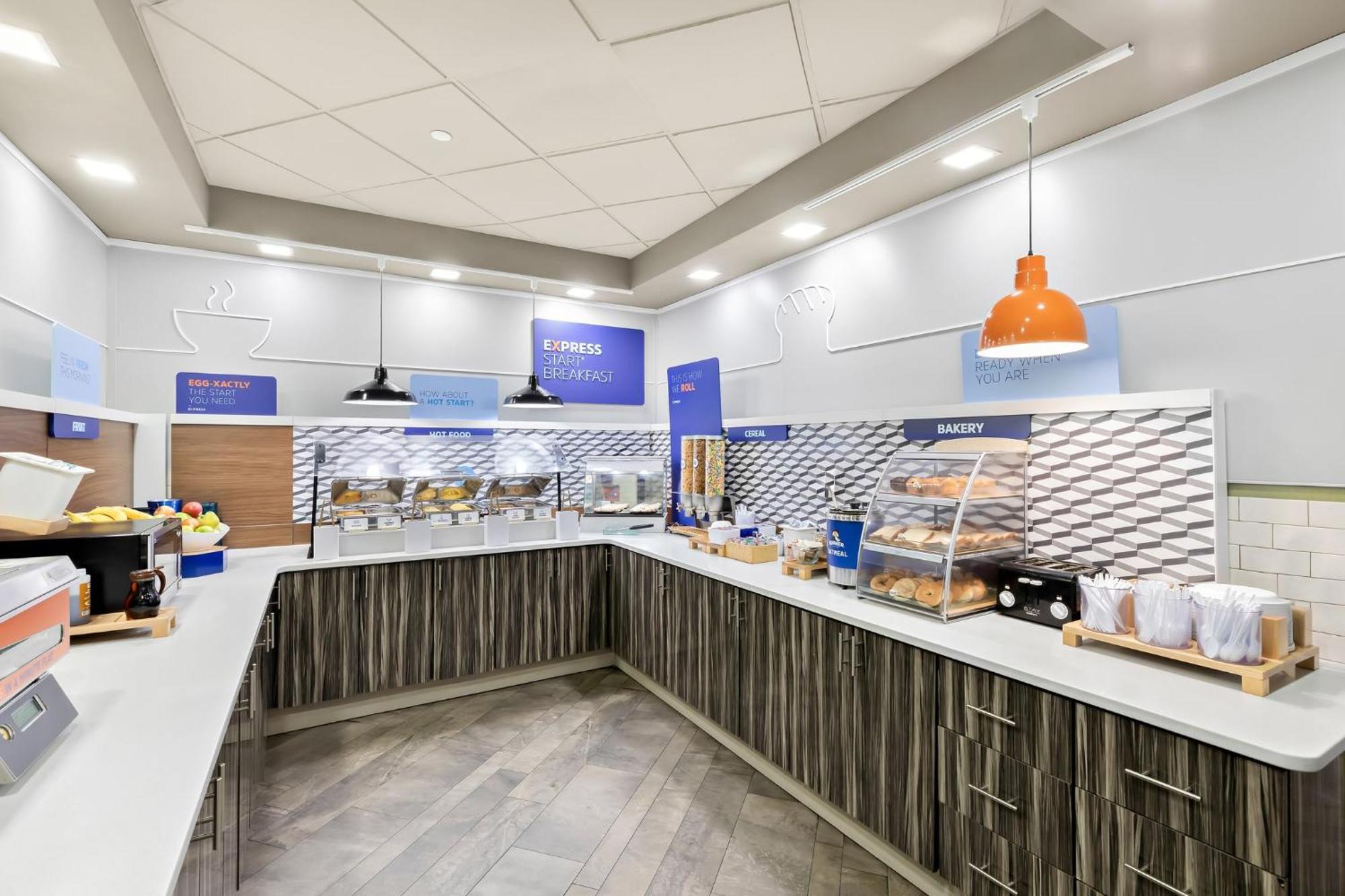 Holiday Inn Express Atlanta Galleria-Ballpark Area By Ihg Smyrna Exterior photo