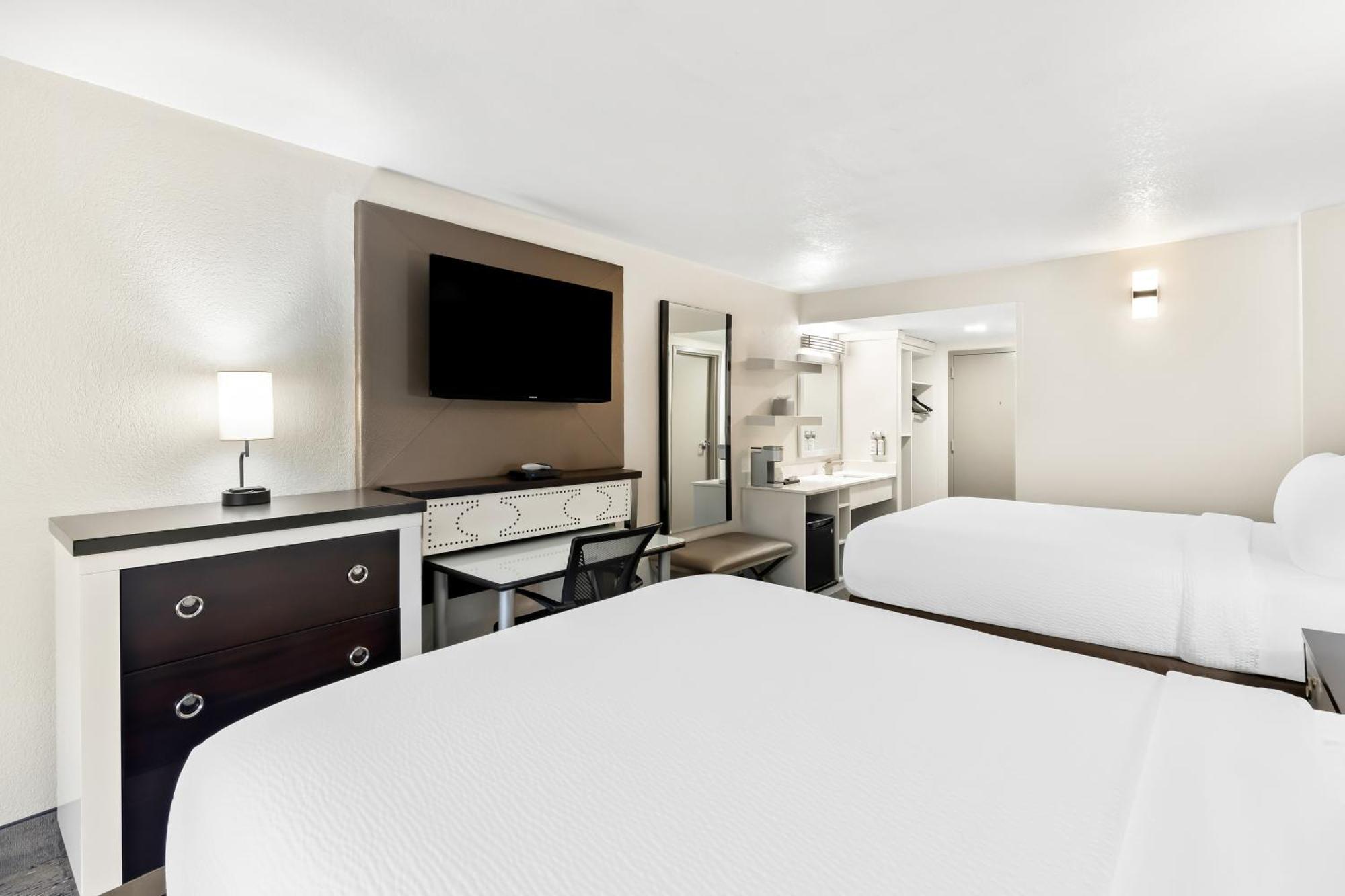 Holiday Inn Express Atlanta Galleria-Ballpark Area By Ihg Smyrna Exterior photo