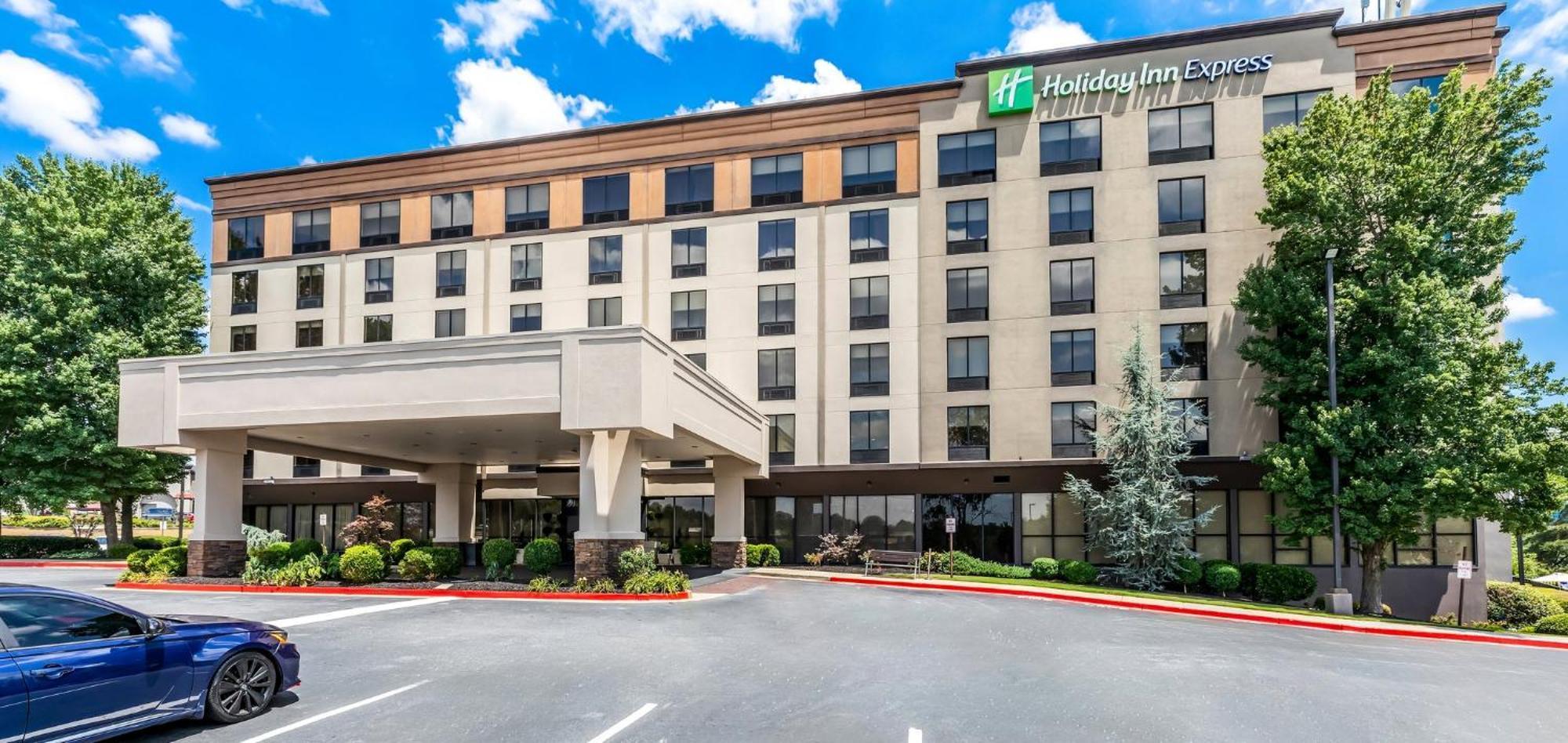 Holiday Inn Express Atlanta Galleria-Ballpark Area By Ihg Smyrna Exterior photo