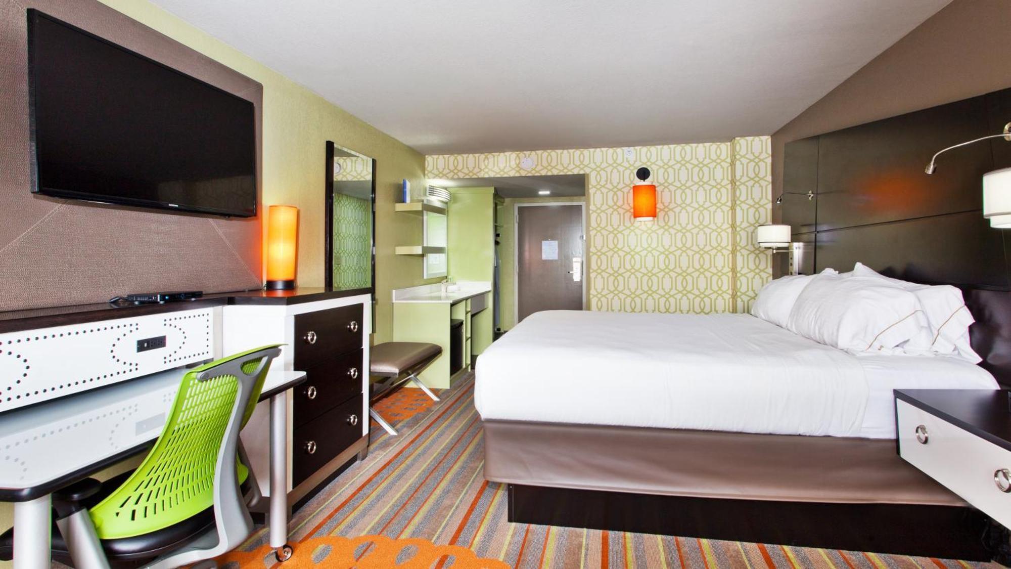 Holiday Inn Express Atlanta Galleria-Ballpark Area By Ihg Smyrna Exterior photo