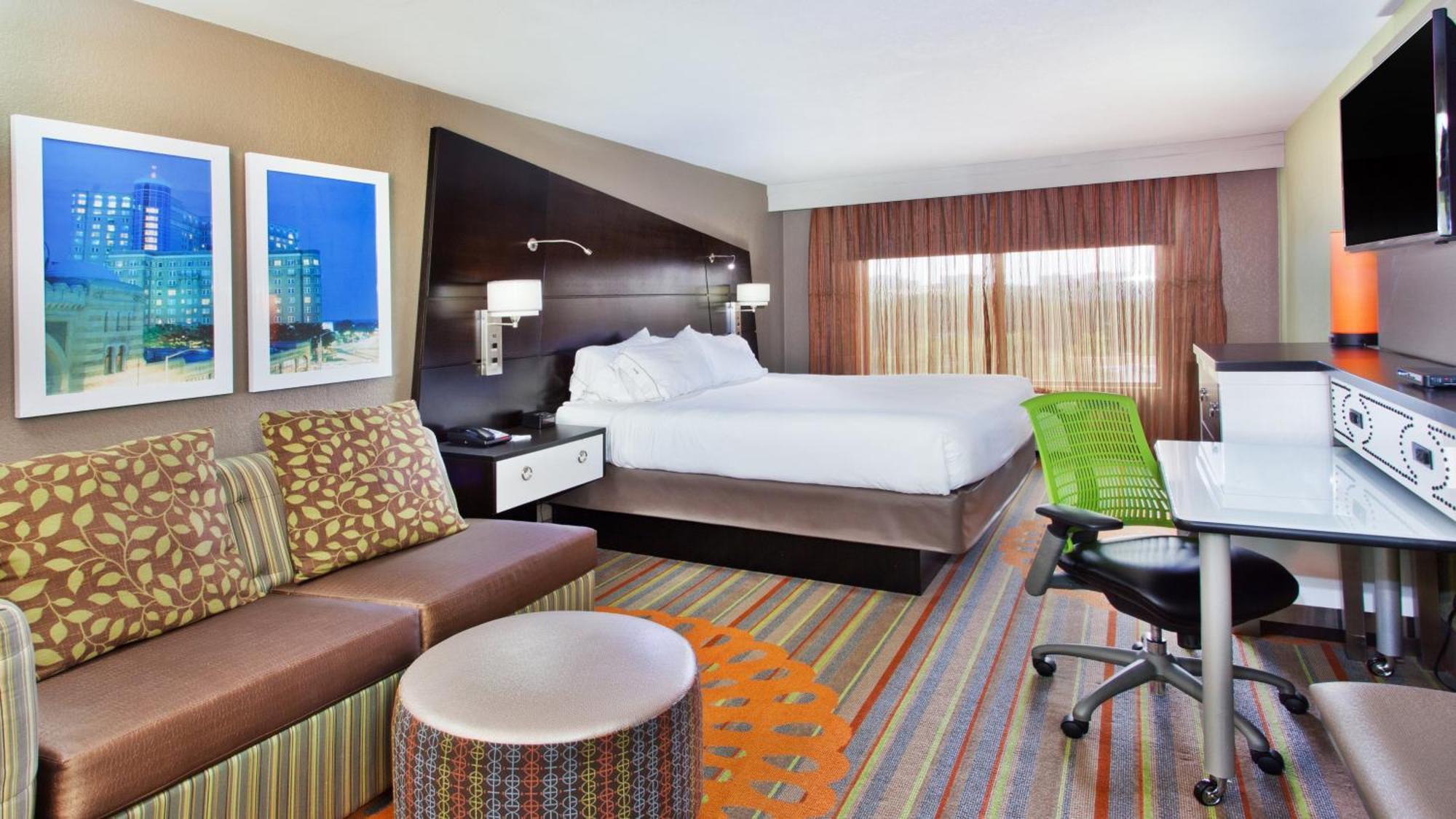 Holiday Inn Express Atlanta Galleria-Ballpark Area By Ihg Smyrna Exterior photo