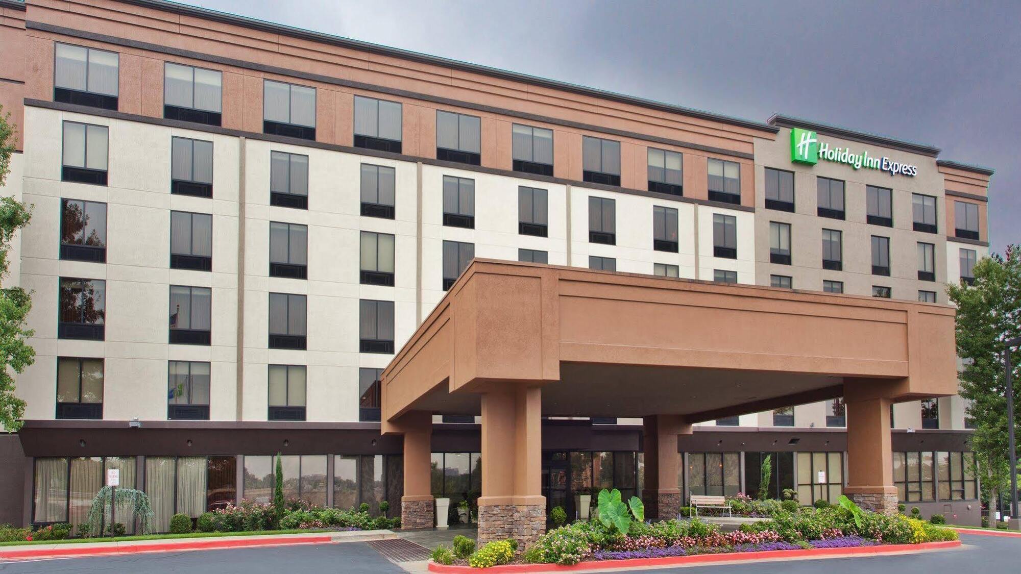Holiday Inn Express Atlanta Galleria-Ballpark Area By Ihg Smyrna Exterior photo