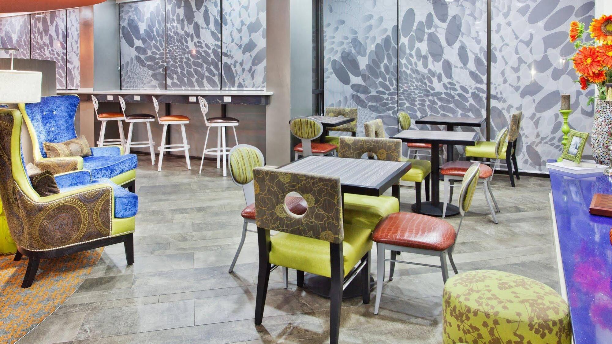 Holiday Inn Express Atlanta Galleria-Ballpark Area By Ihg Smyrna Exterior photo